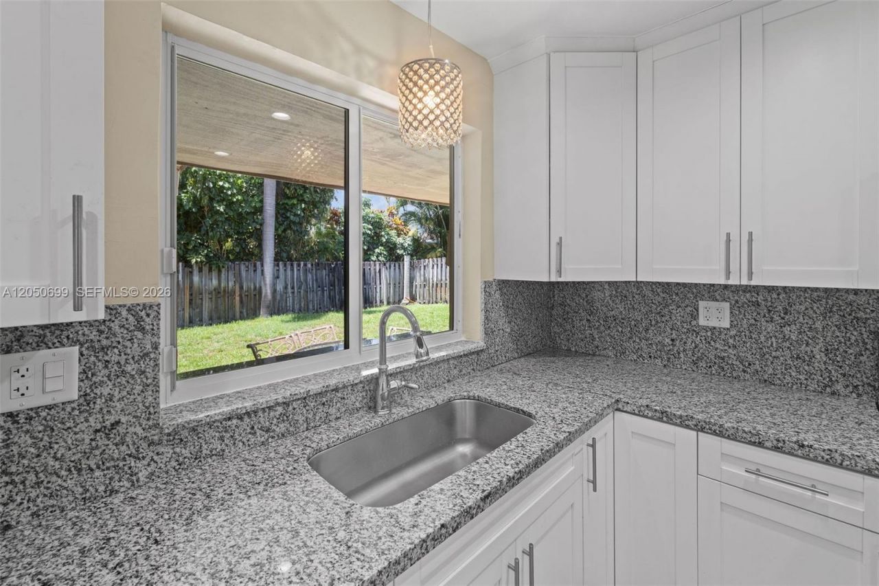 8431 Pasadena Blvd, Pembroke Pines, FL 33024 Photo
