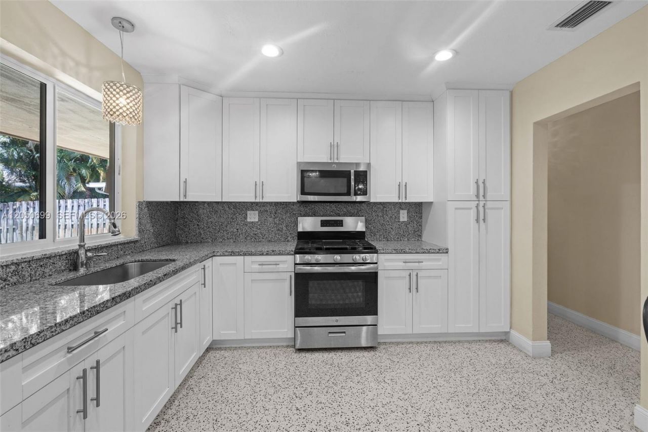8431 Pasadena Blvd, Pembroke Pines, FL 33024 Photo