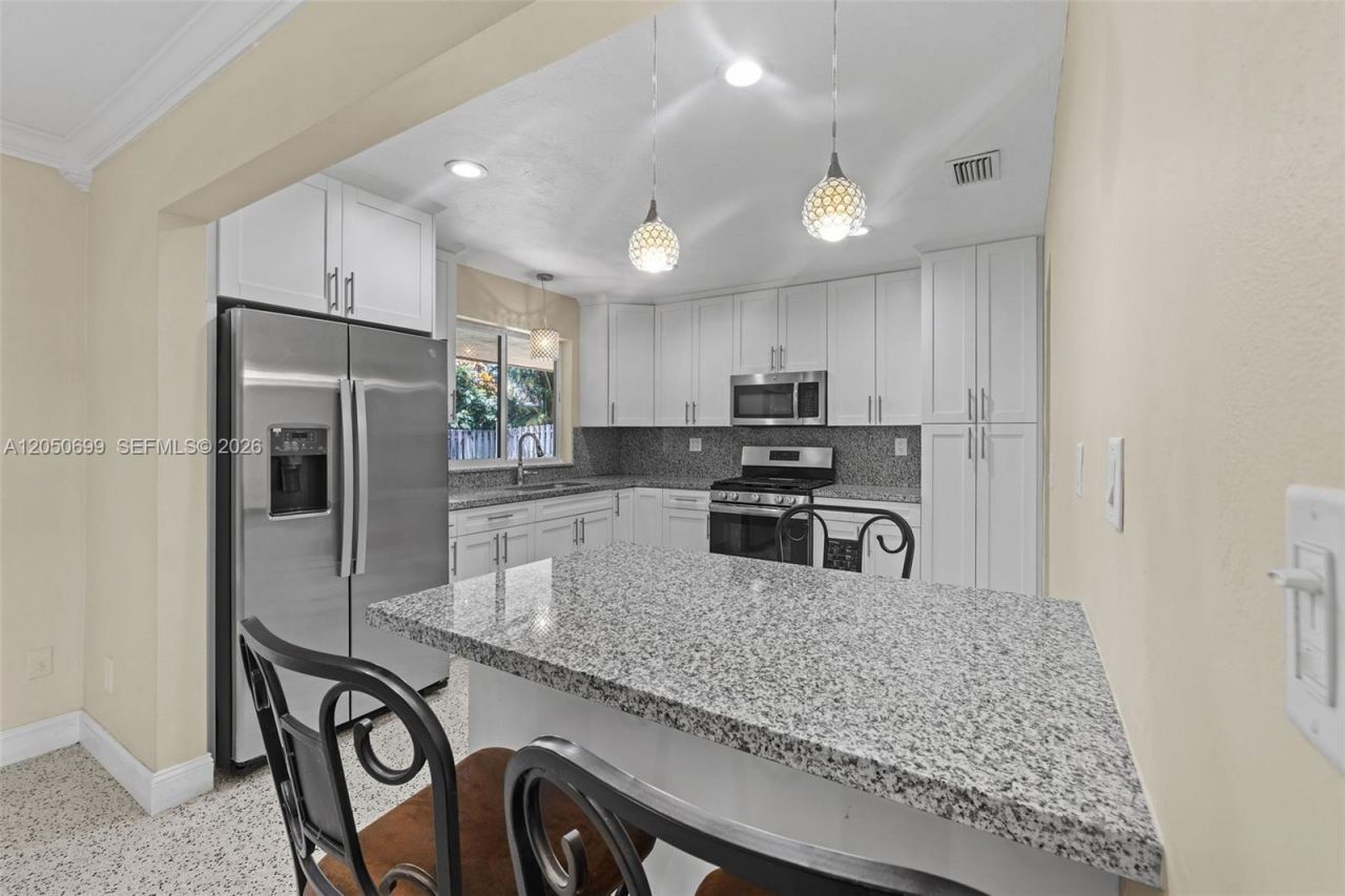 8431 Pasadena Blvd, Pembroke Pines, FL 33024 Photo