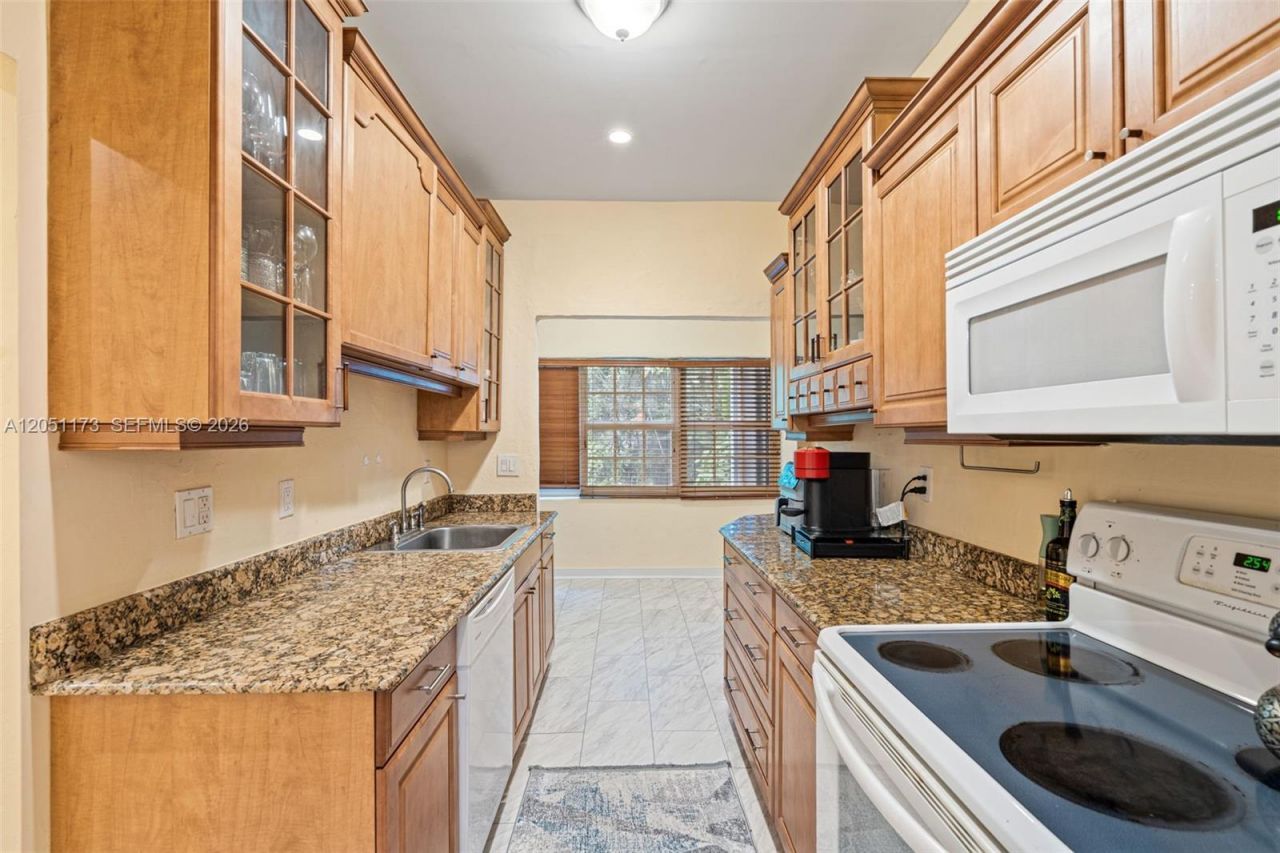 46 Montilla Ave , Unit 46, Coral Gables, FL 33134 Photo