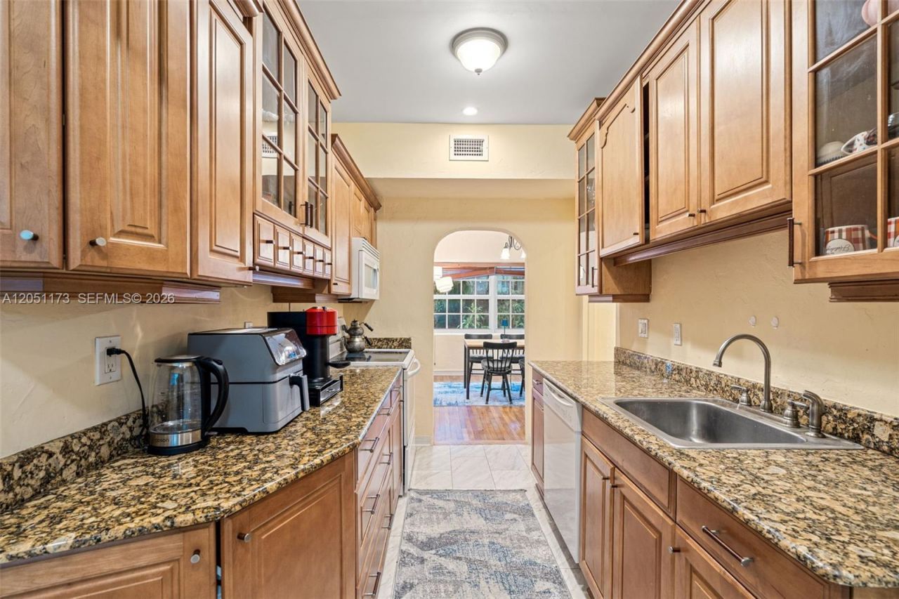 46 Montilla Ave , Unit 46, Coral Gables, FL 33134 Photo