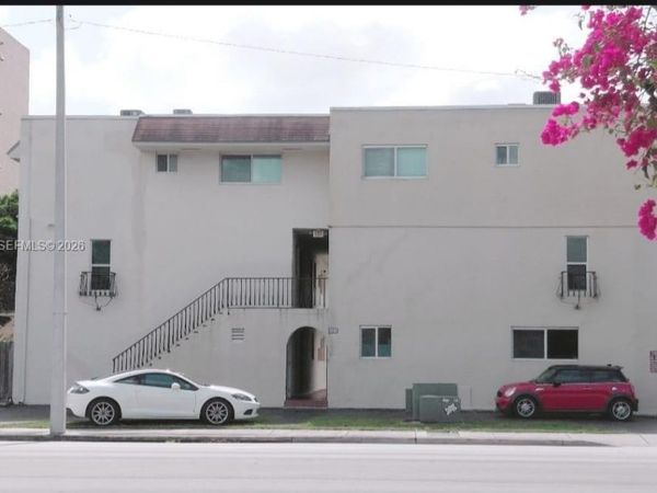 669 SW 37th Ave, Unit 208, Miami, FL 33135