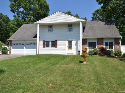 9 Woodbine Street Coram, NY 11727