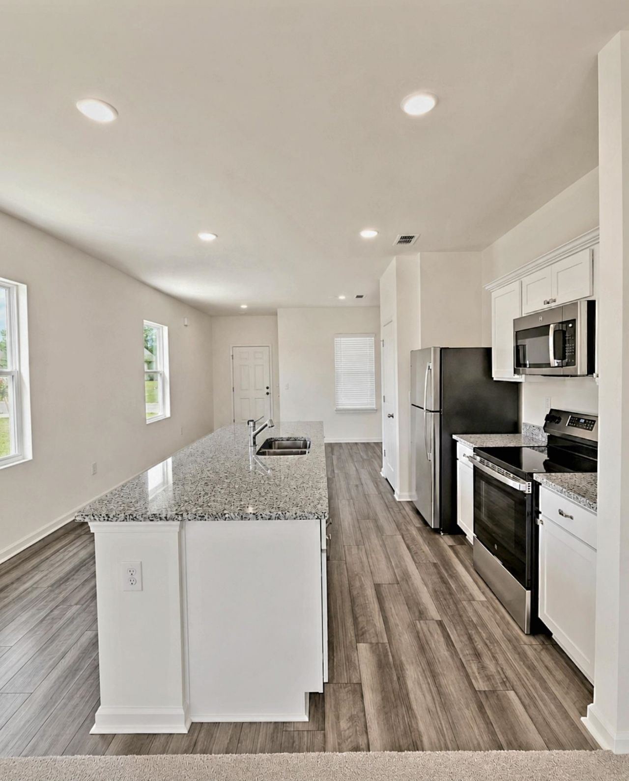 423 Castillo Dr. Photo 5