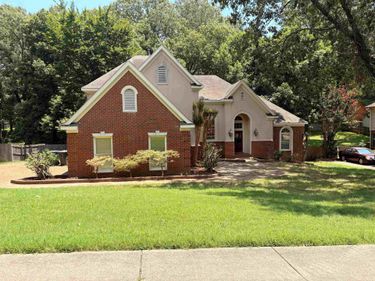 1850 WOOD OAK DR, Memphis, TN 38016
