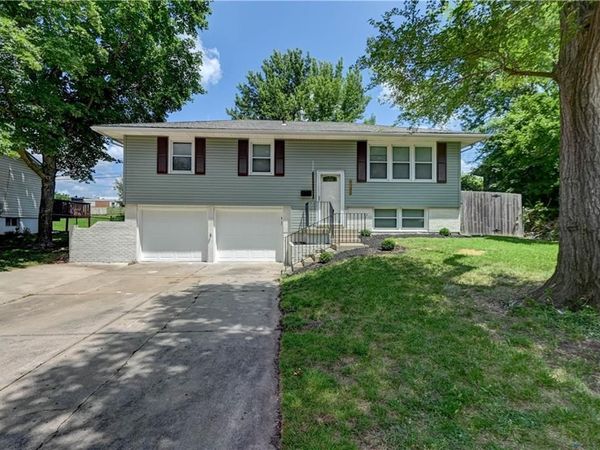 9732 E 50th Street, Kansas City, MO 64133
