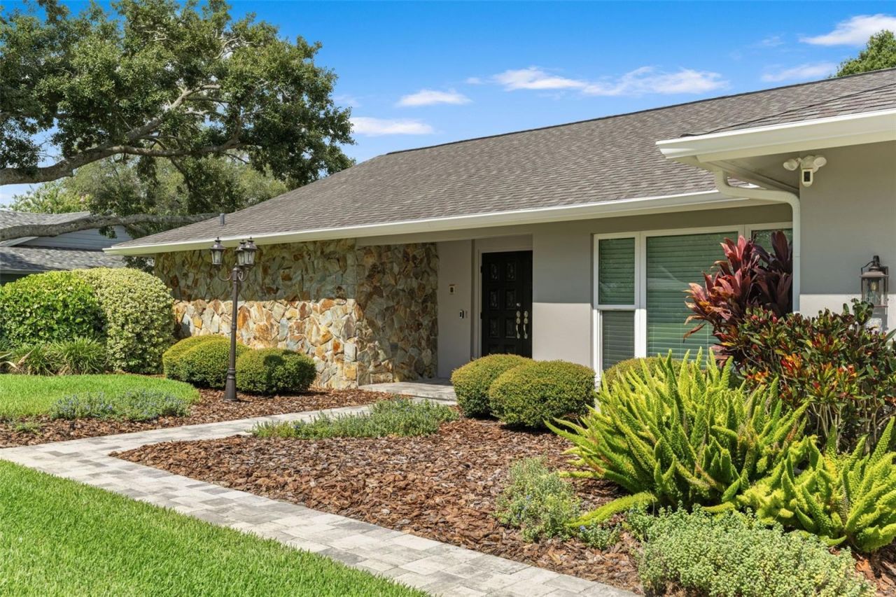 13916 Middle Park Drive, Tampa, FL 33624 Photo