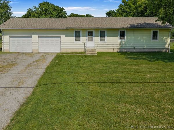 715 N Division Street , Coweta, OK 74429