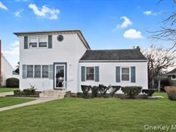 23 Jamaica Avenue , Plainview, NY 11803