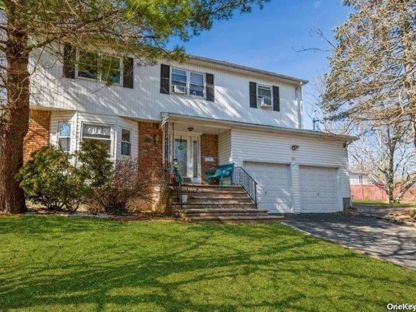 93 Beacon Hill Road , Port Washington, NY 11050
