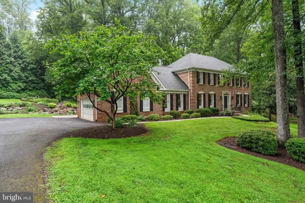 8464 Turkey Run Drive, Warrenton, VA 20187 Main Photo
