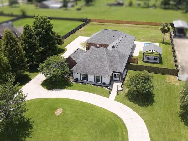 39497 Bradbury Ln, Prairieville, LA 70769