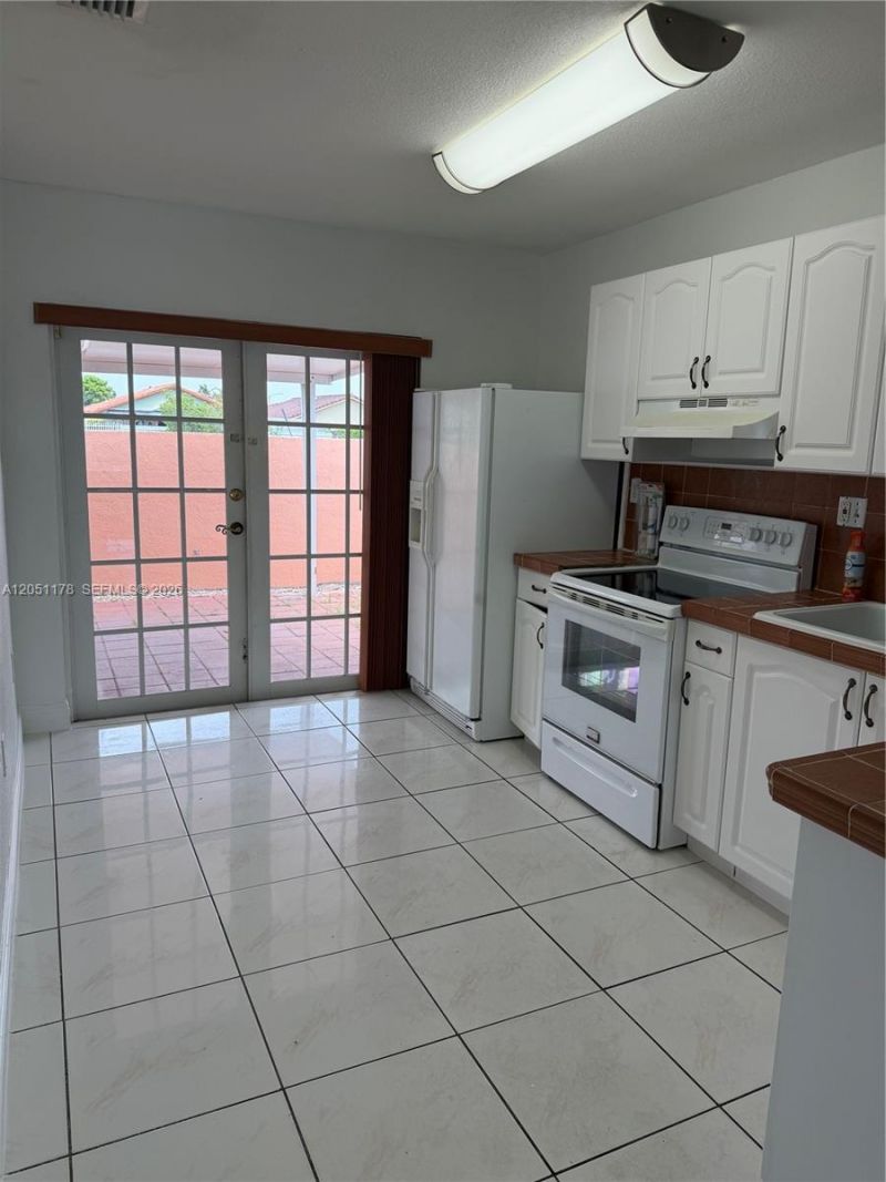 9069 NW 121st Ter, Unit 81, Hialeah Gardens, FL 33018 Photo