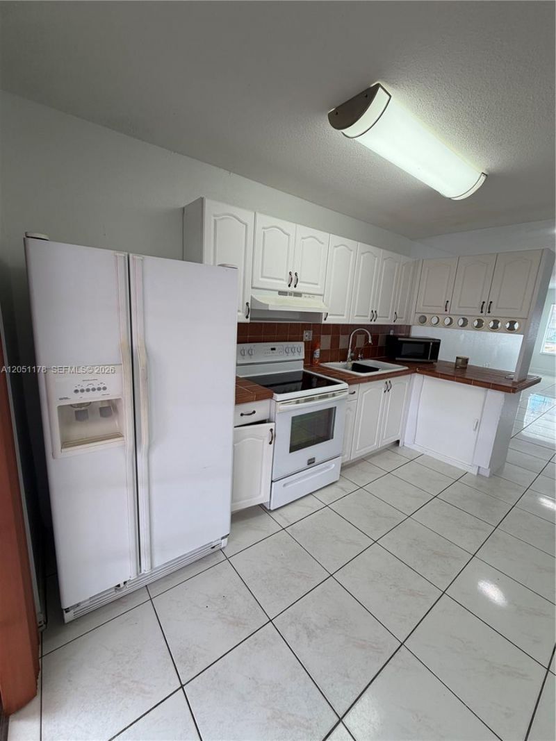 9069 NW 121st Ter, Unit 81, Hialeah Gardens, FL 33018 Photo