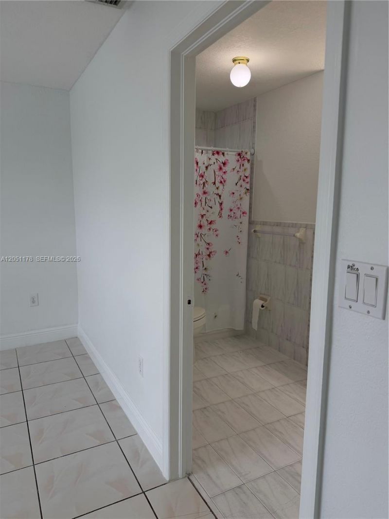 9069 NW 121st Ter, Unit 81, Hialeah Gardens, FL 33018 Photo