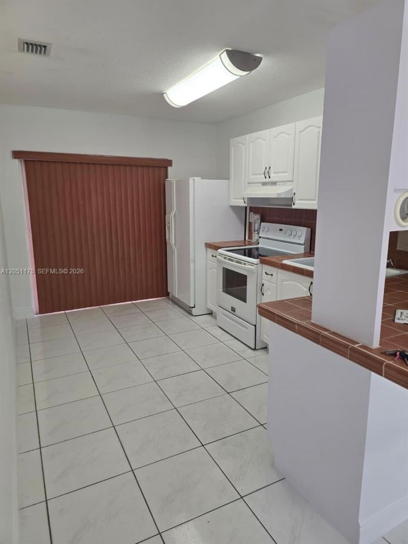 9069 NW 121st Ter , Unit 81, Hialeah Gardens, FL 33018 Photo