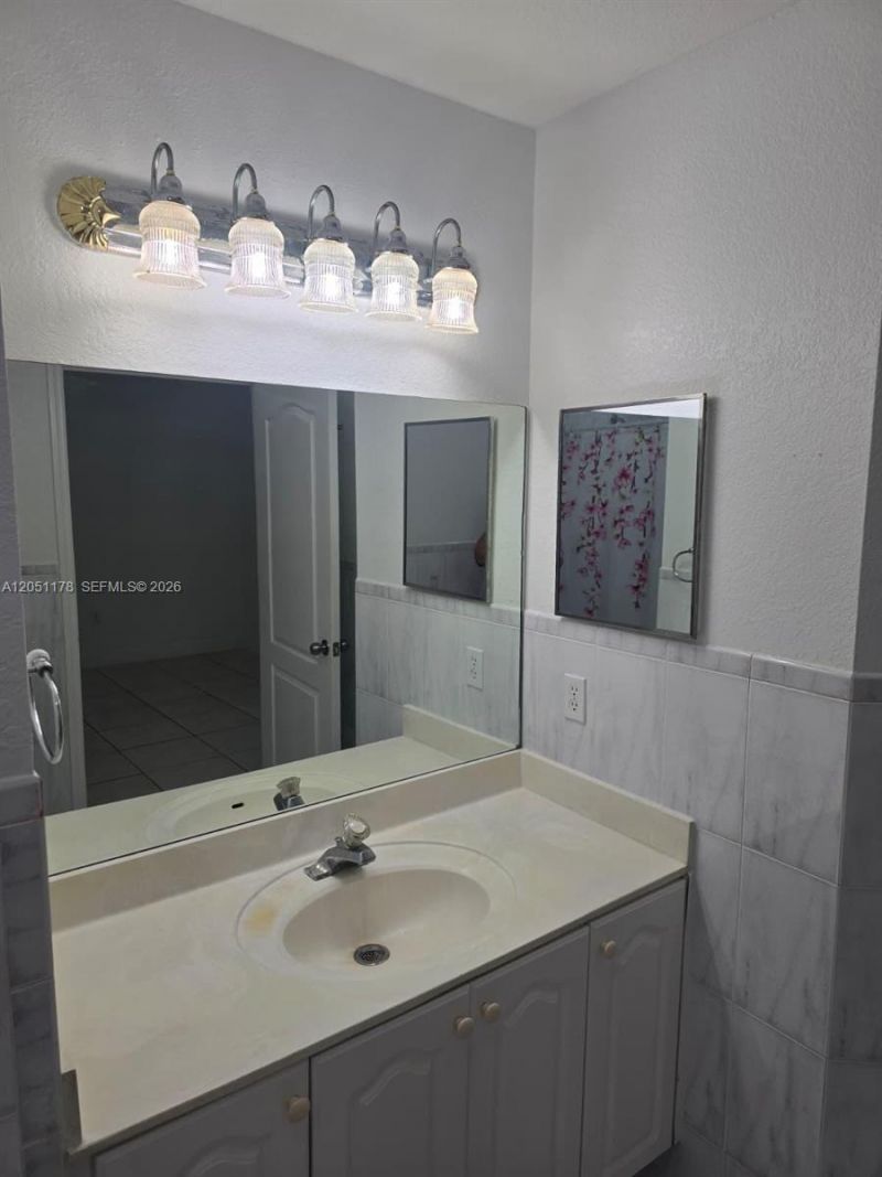 9069 NW 121st Ter , Unit 81, Hialeah Gardens, FL 33018 Photo