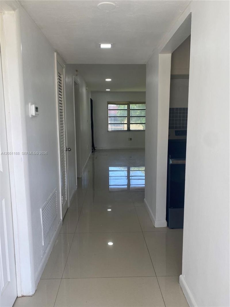 1550 NE 191st St, Unit 309, Miami, FL 33179 Photo