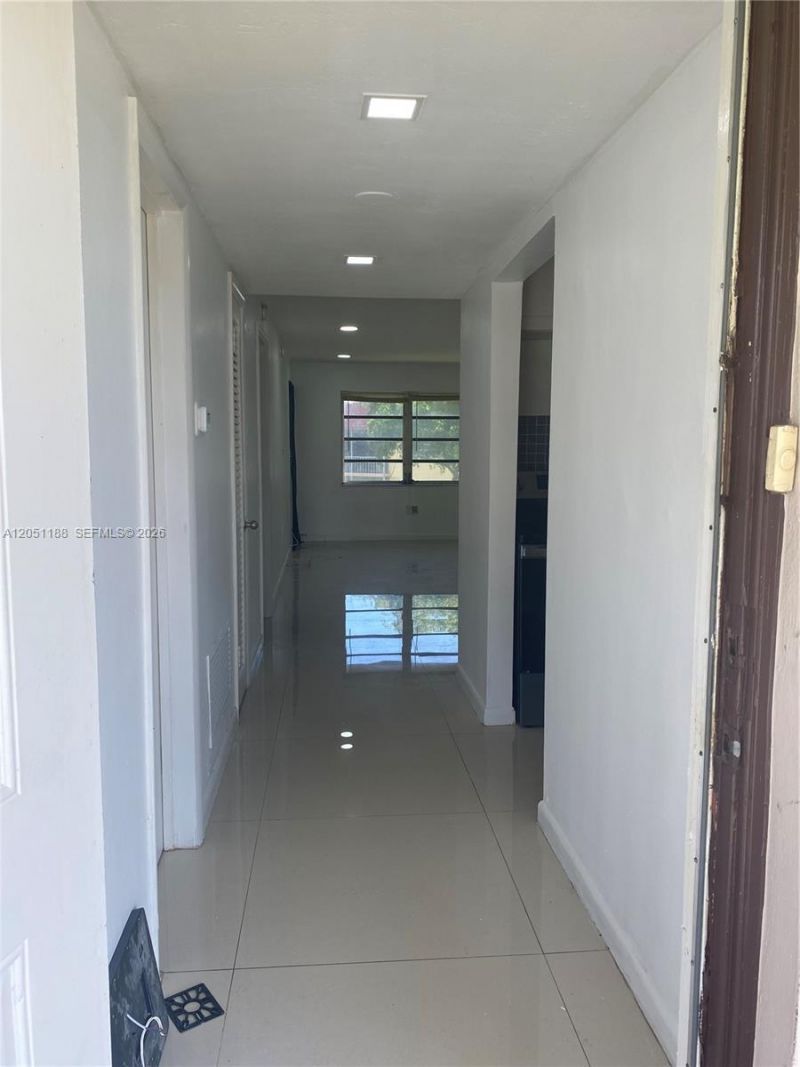 1550 NE 191st St, Unit 309, Miami, FL 33179 Photo