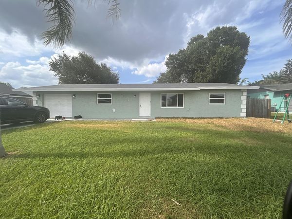933 SW Dalton Avenue, Port St. Lucie, FL 34953