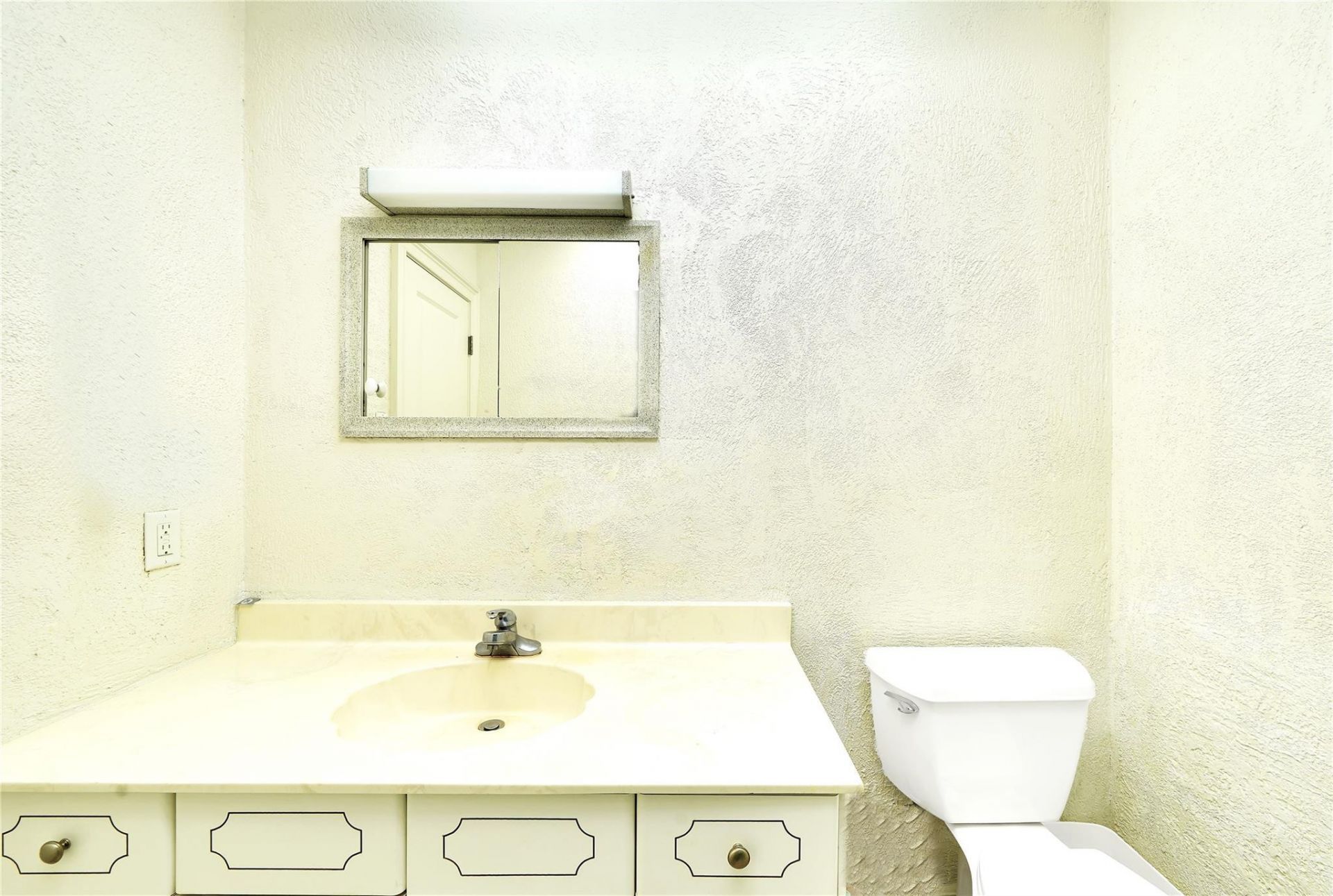 2701 Middle River Drive, Unit 11, Fort Lauderdale, FL 33306 Photo