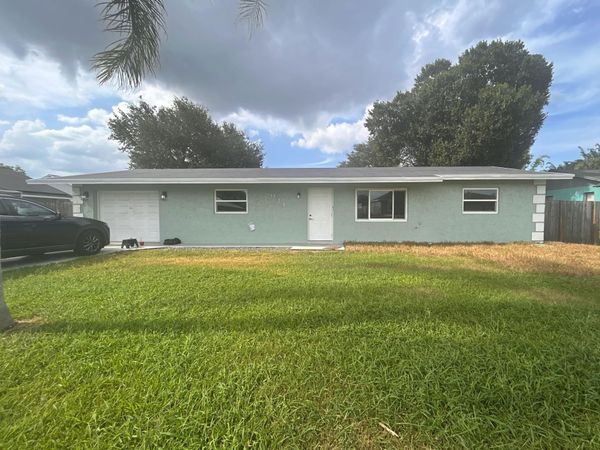 933 SW Dalton Avenue, Port St. Lucie, FL 34953