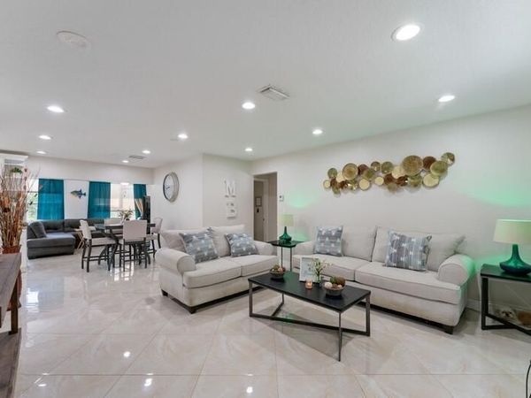 4184 NW 52nd Avenue, Lauderdale Lakes, FL 33319