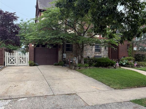 254 E Argyle Street , Valley Stream, NY 11580