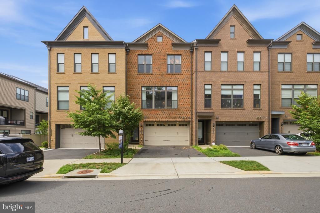 12264 Sweet Willow Lane, Fairfax, VA 22030 Main Photo