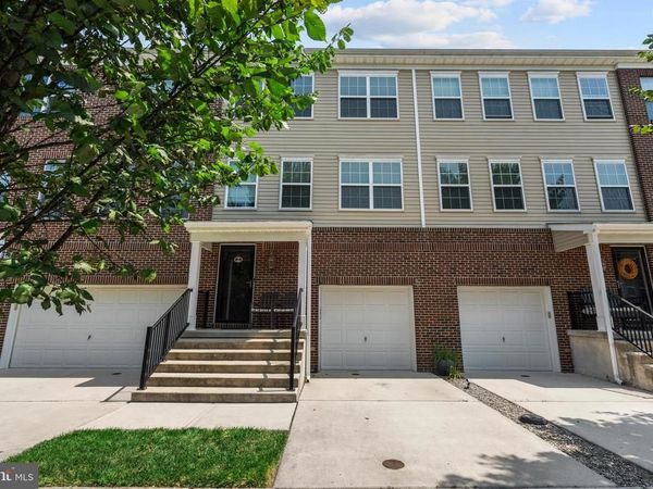 35 CREEKSIDE WAY, BURLINGTON, NJ 08016