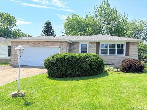 3920 Brian Court , Hamburg, NY 14075