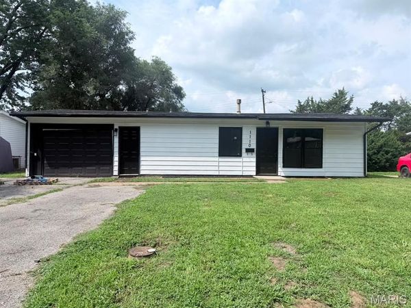 1110 Saint Michael Drive , Cahokia, IL 62206