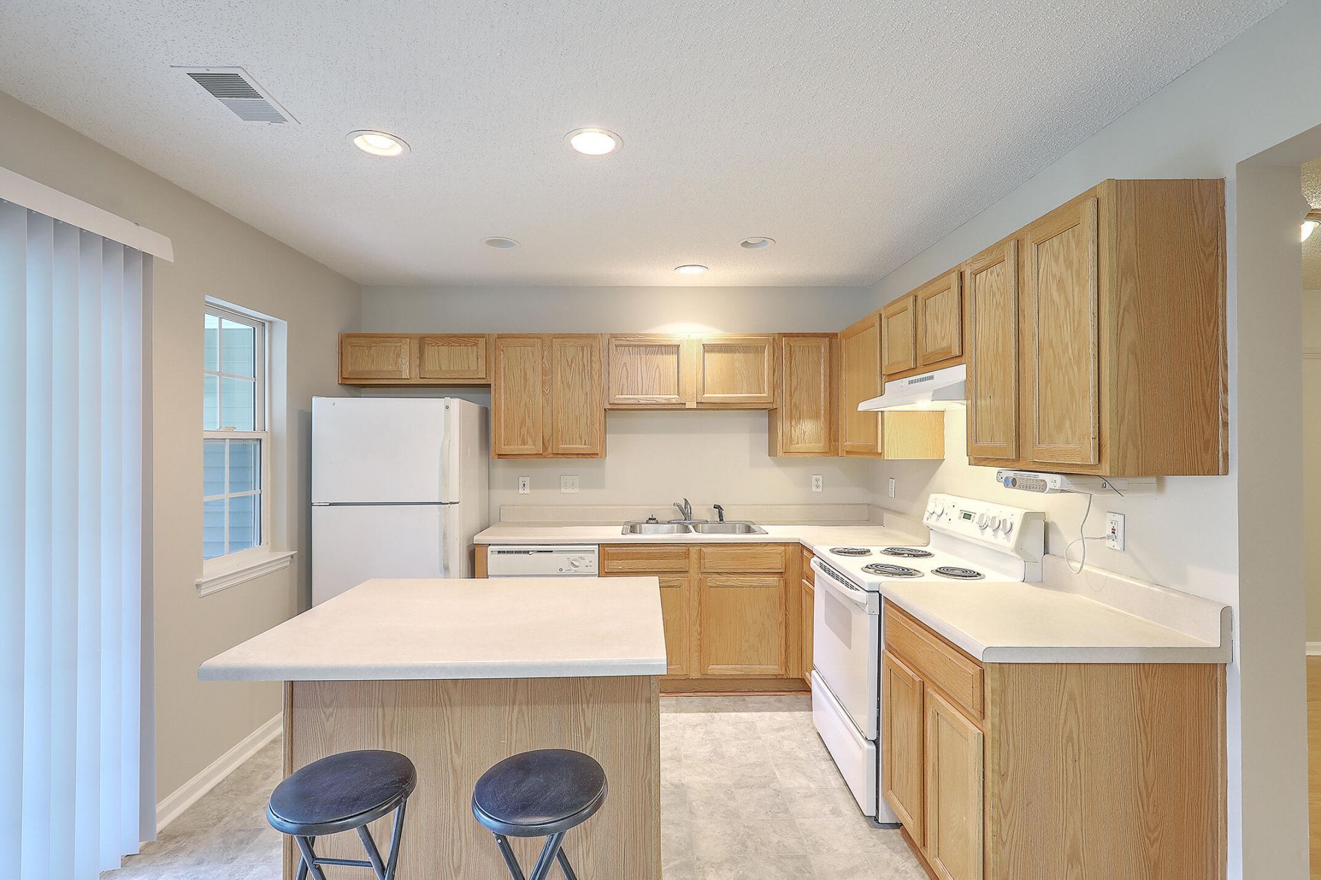 8074 Shadow Oak Drive Photo 11