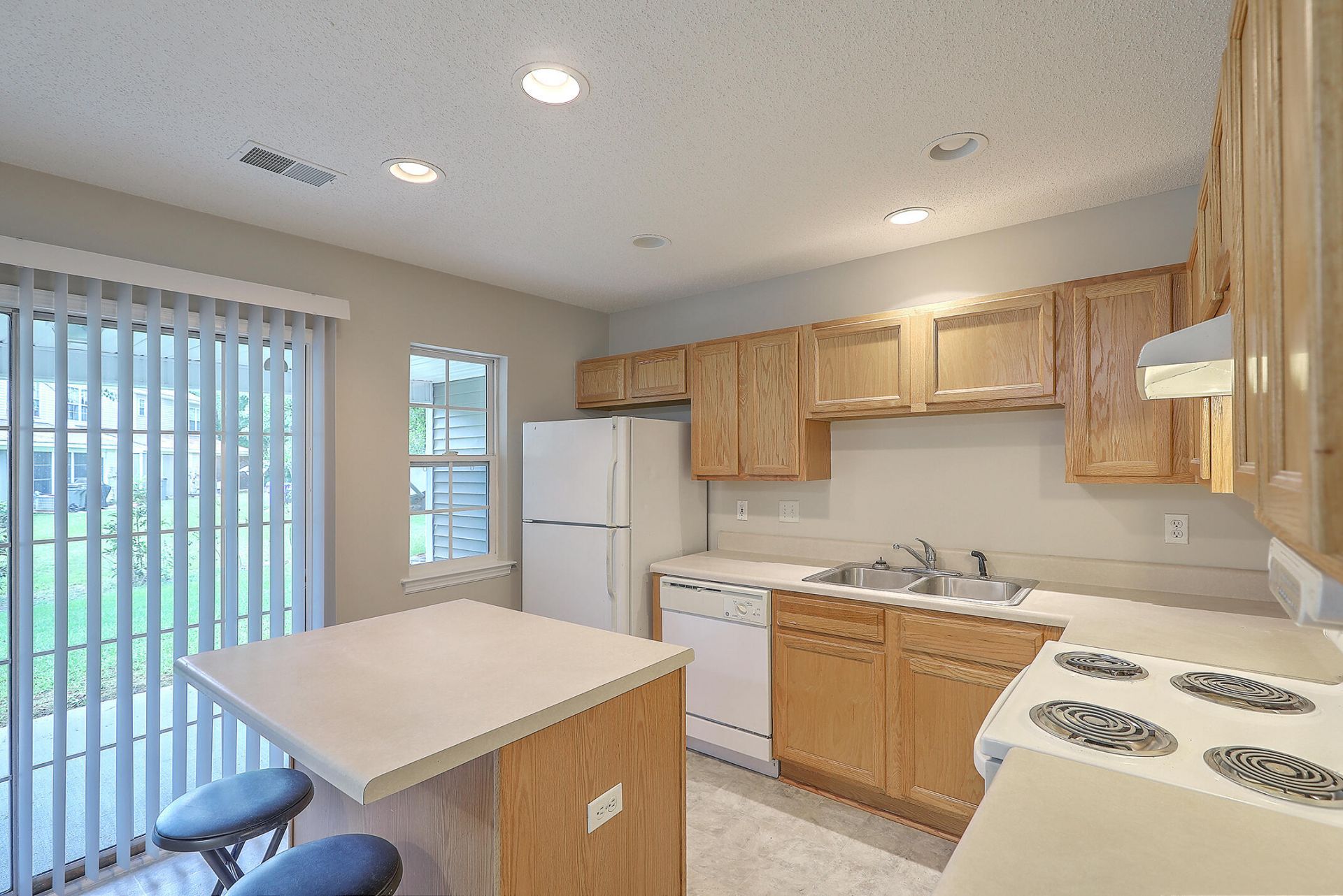 8074 Shadow Oak Drive Photo 12