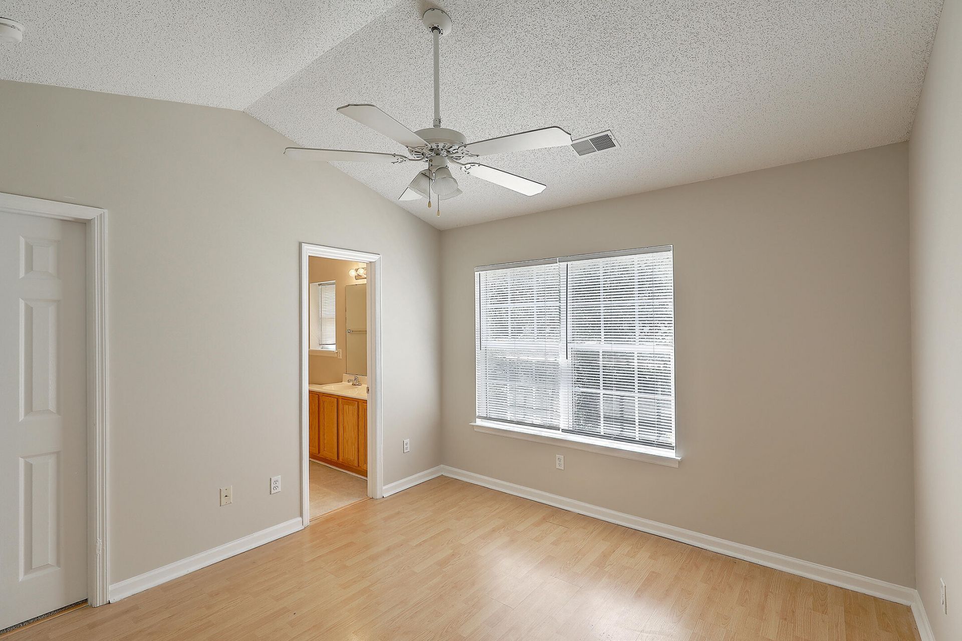 8074 Shadow Oak Drive Photo 16