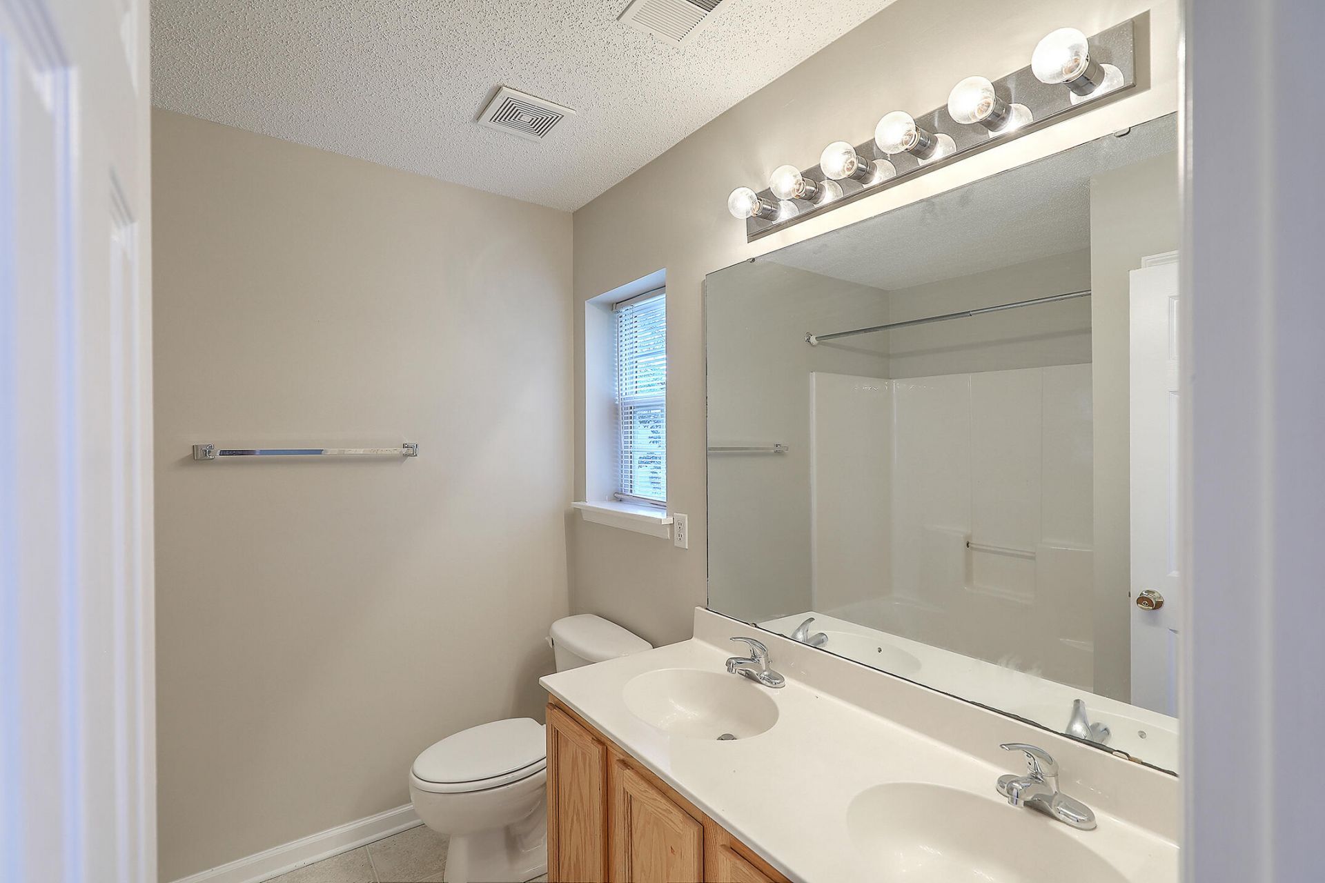 8074 Shadow Oak Drive Photo 17