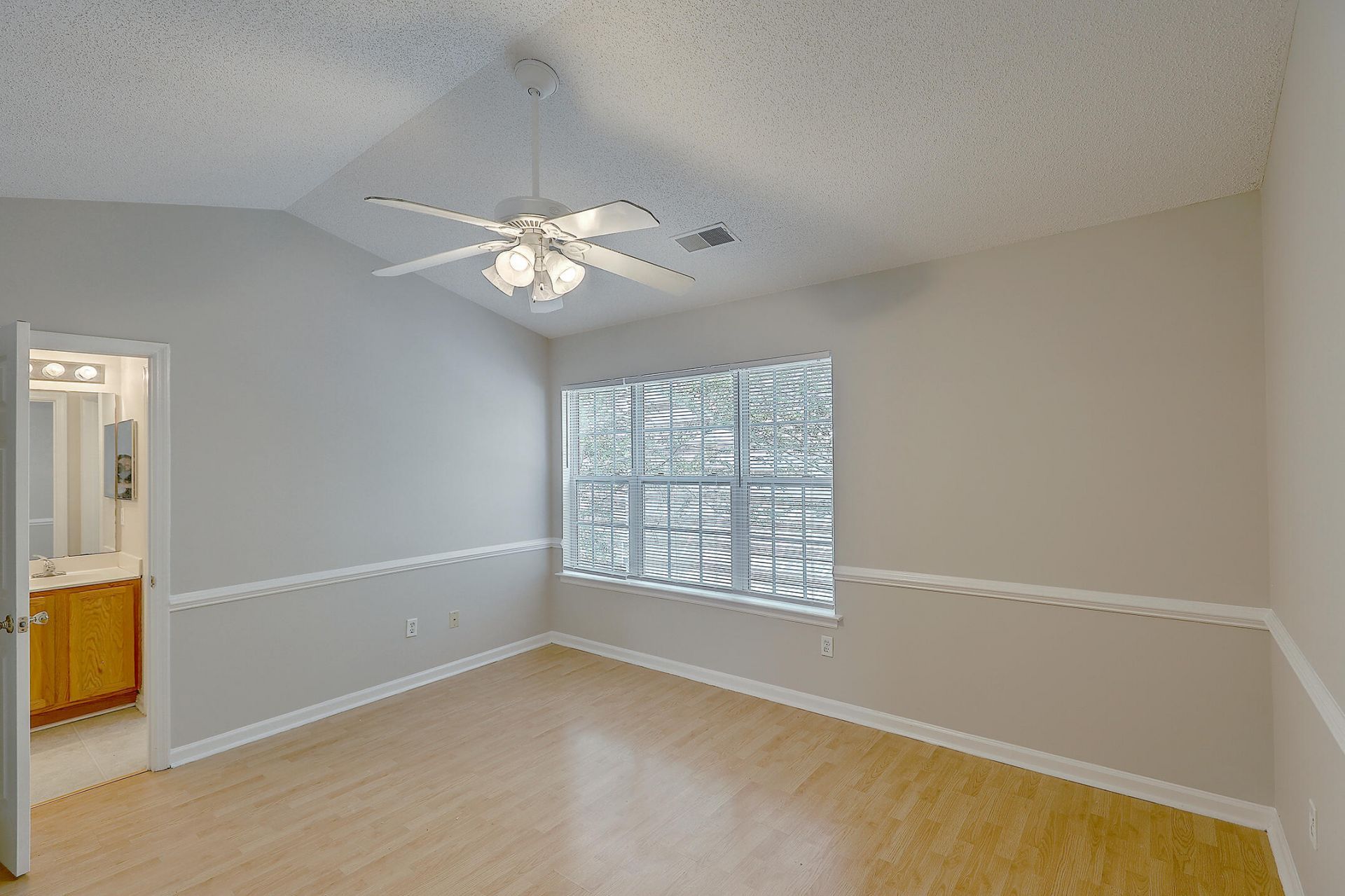 8074 Shadow Oak Drive Photo 19