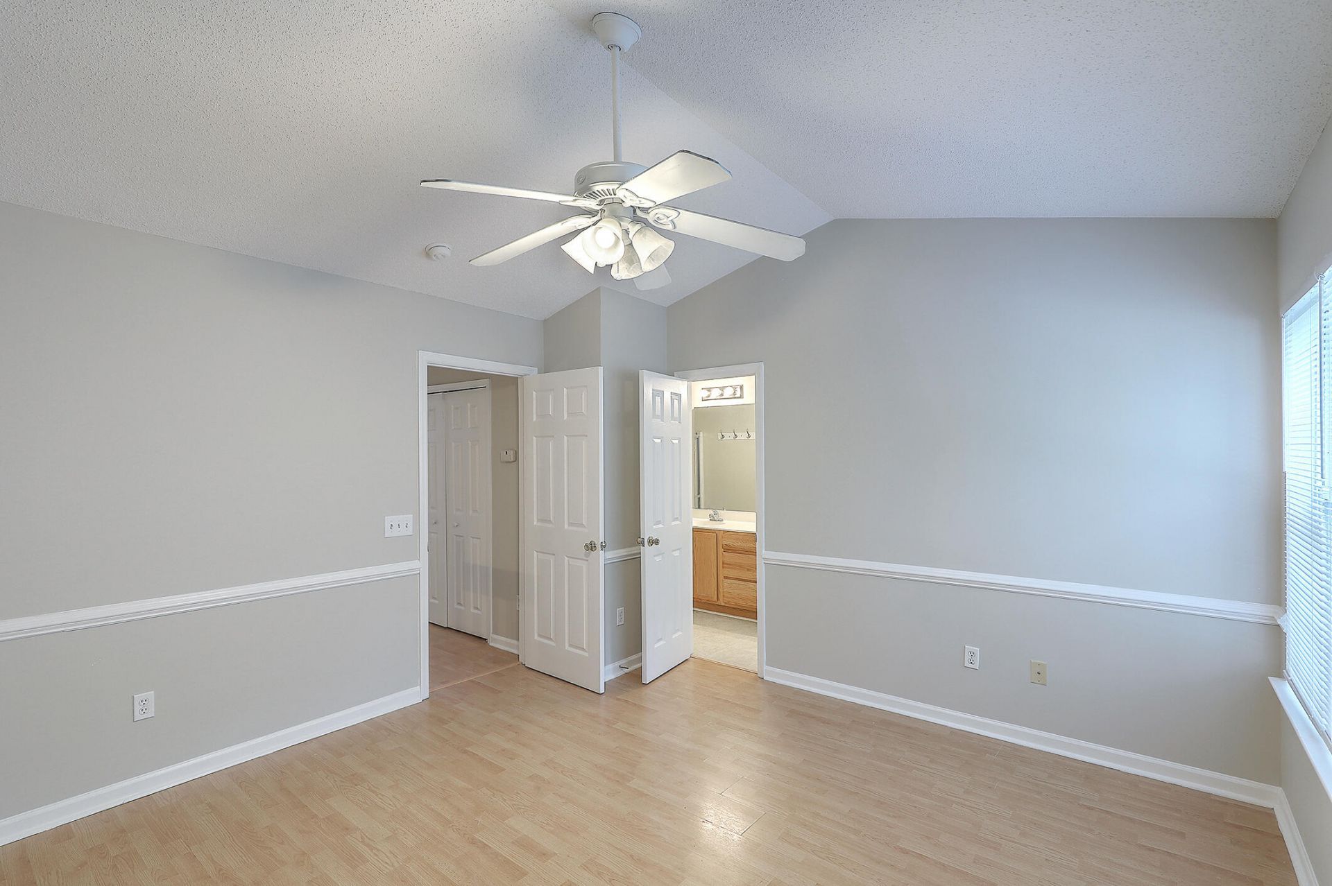 8074 Shadow Oak Drive Photo 20