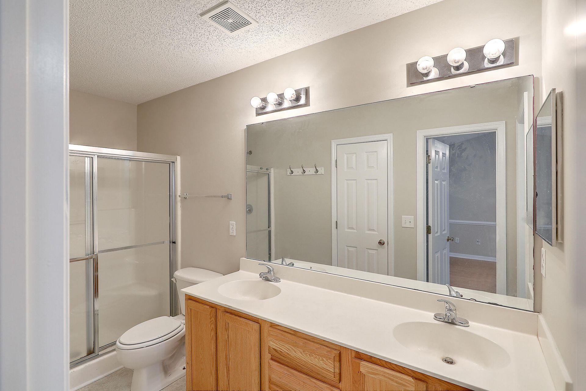 8074 Shadow Oak Drive Photo 21
