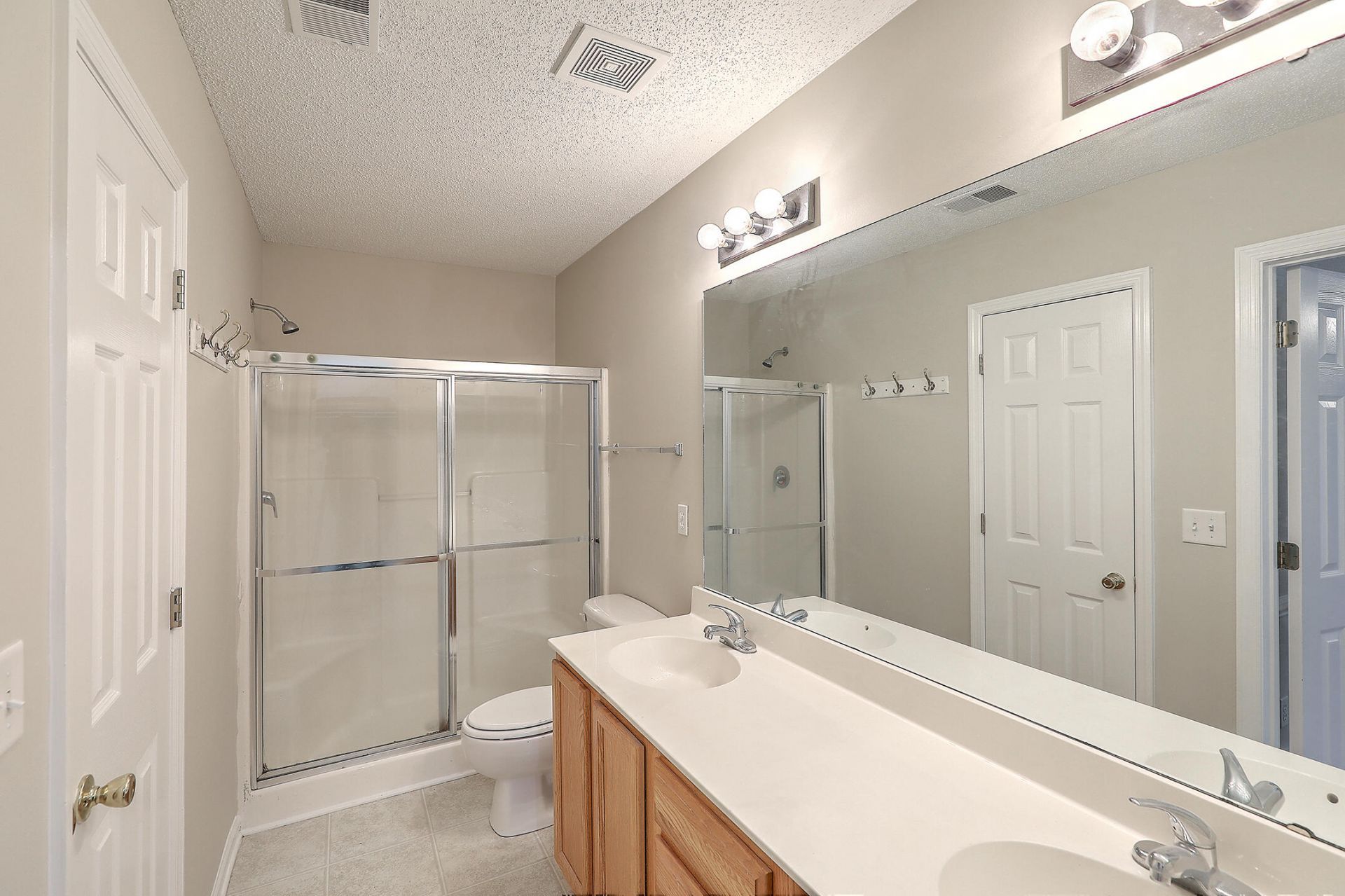 8074 Shadow Oak Drive Photo 23