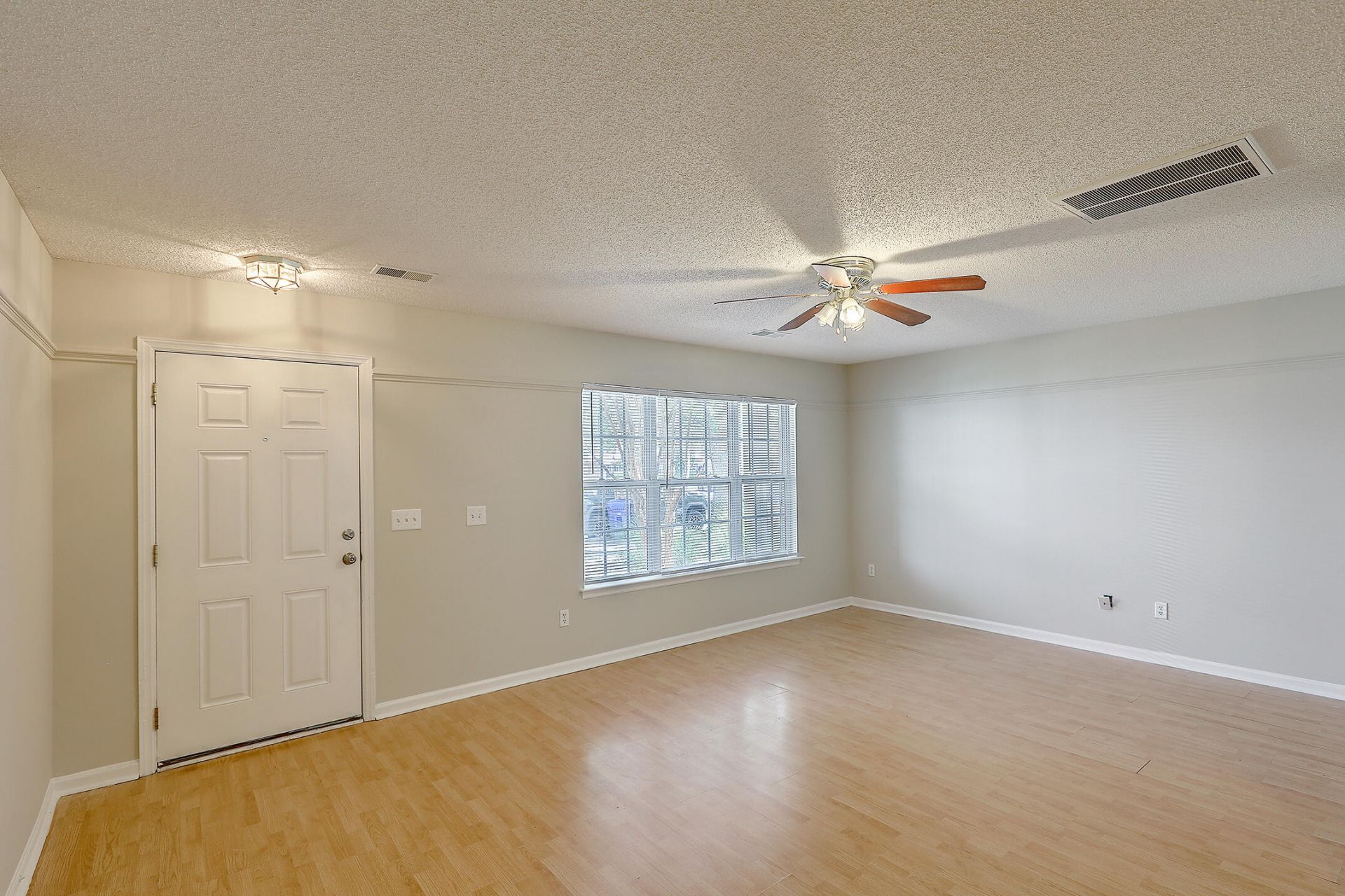 8074 Shadow Oak Drive Photo 6