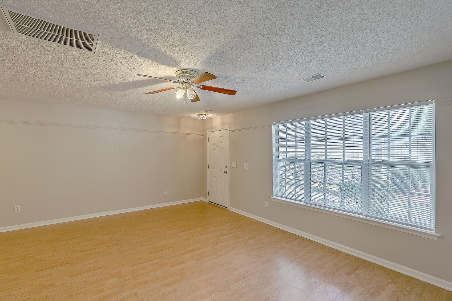 8074 Shadow Oak Drive Photo 7