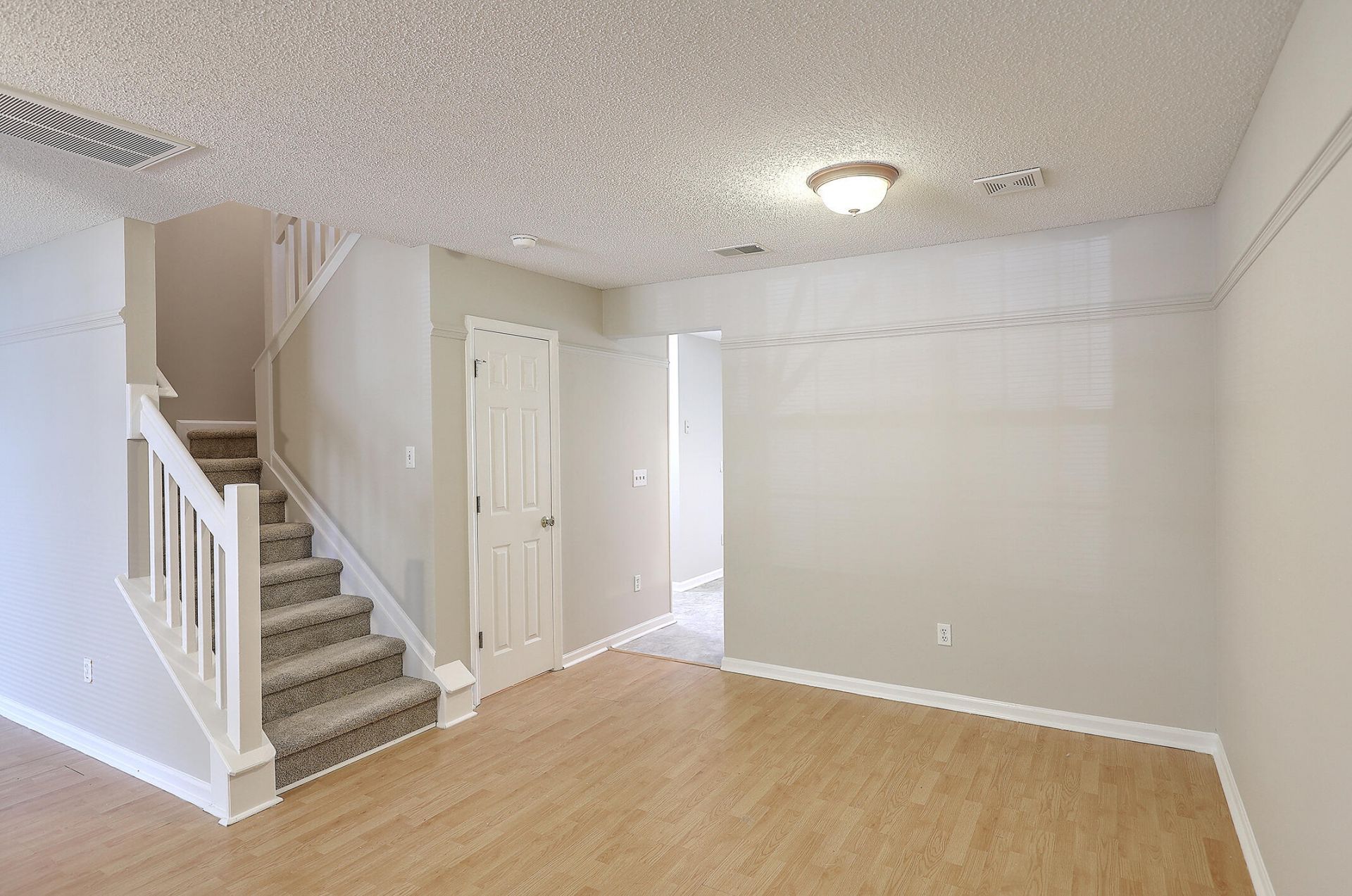 8074 Shadow Oak Drive Photo 9
