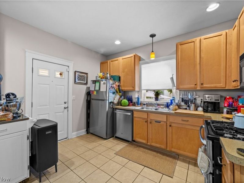 6402 Bridge Avenue, Cleveland, OH 44102 Photo 11