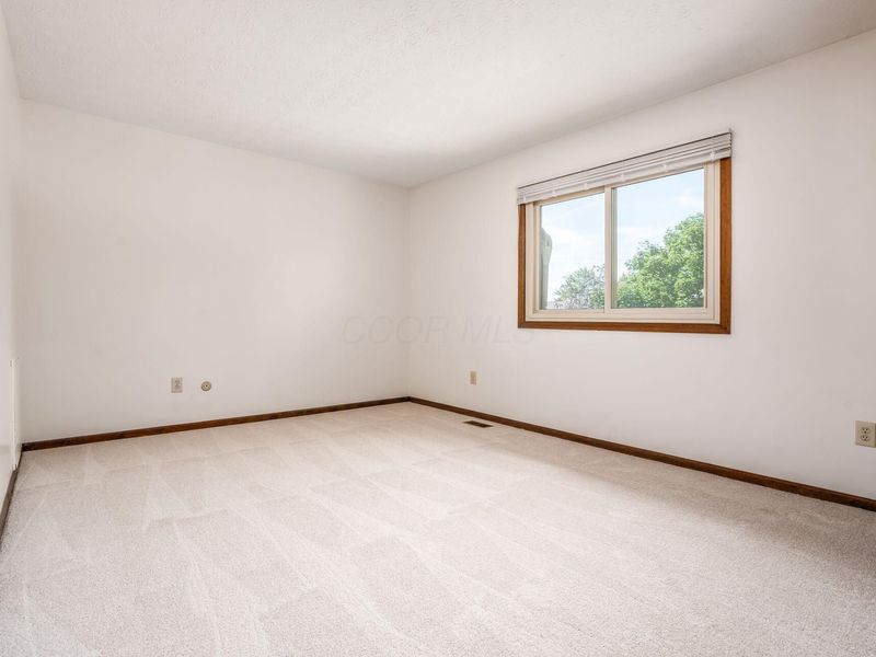 114 Corbins Mill Drive, Unit 4, Dublin, OH 43017 Photo 13