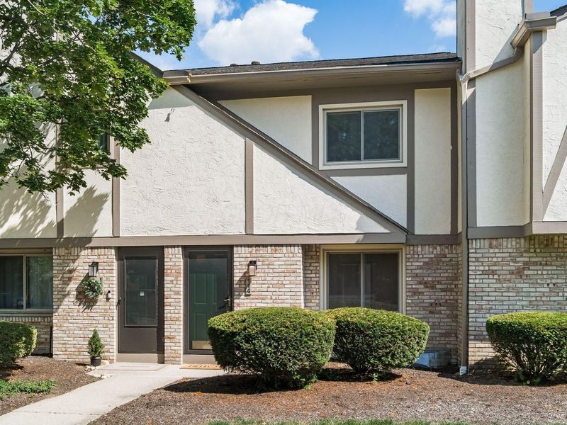 114 Corbins Mill Drive, Unit 4, Dublin, OH 43017 Photo 2