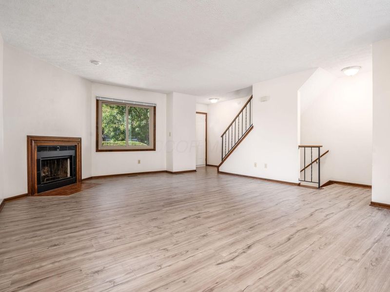 114 Corbins Mill Drive, Unit 4, Dublin, OH 43017 Photo 3
