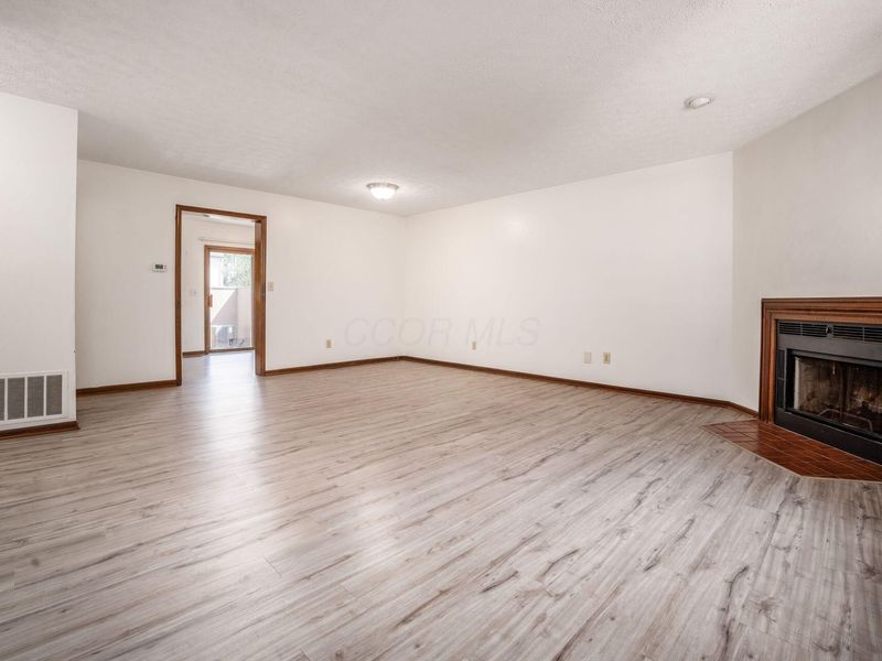114 Corbins Mill Drive, Unit 4, Dublin, OH 43017 Photo 4