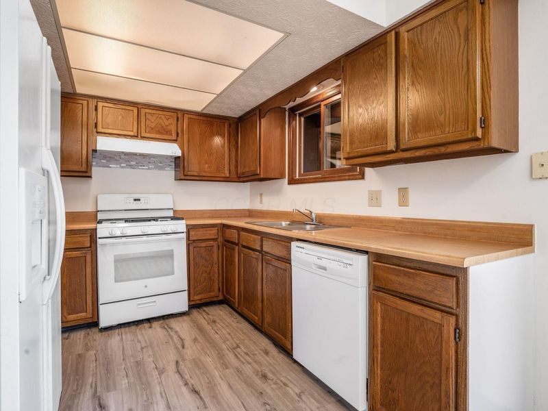 114 Corbins Mill Drive, Unit 4, Dublin, OH 43017 Photo 5