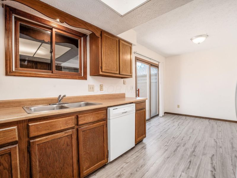 114 Corbins Mill Drive, Unit 4, Dublin, OH 43017 Photo 7